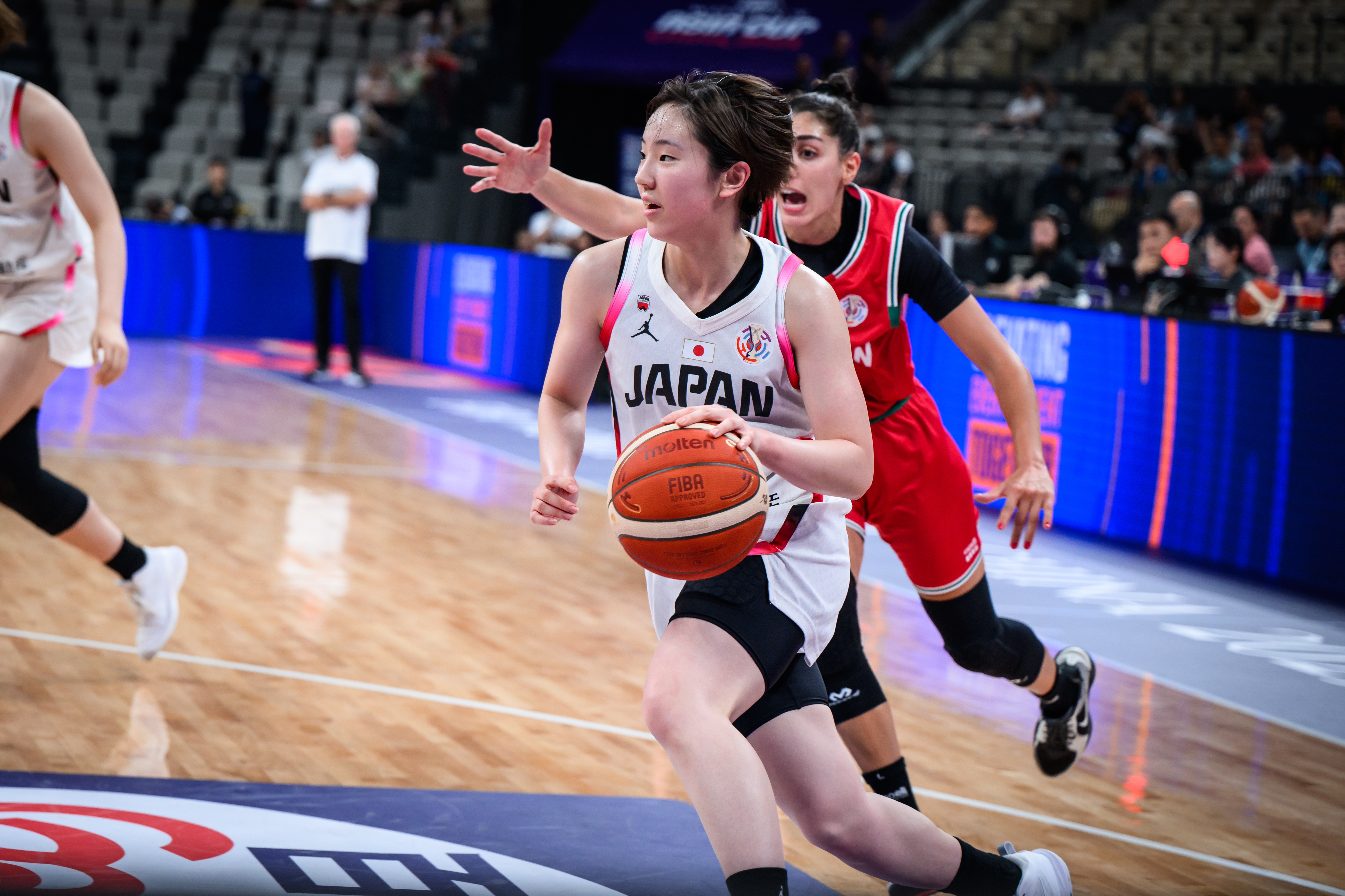 女子アジアカップでチームの速いペースのオフェンスを加速させる日本の