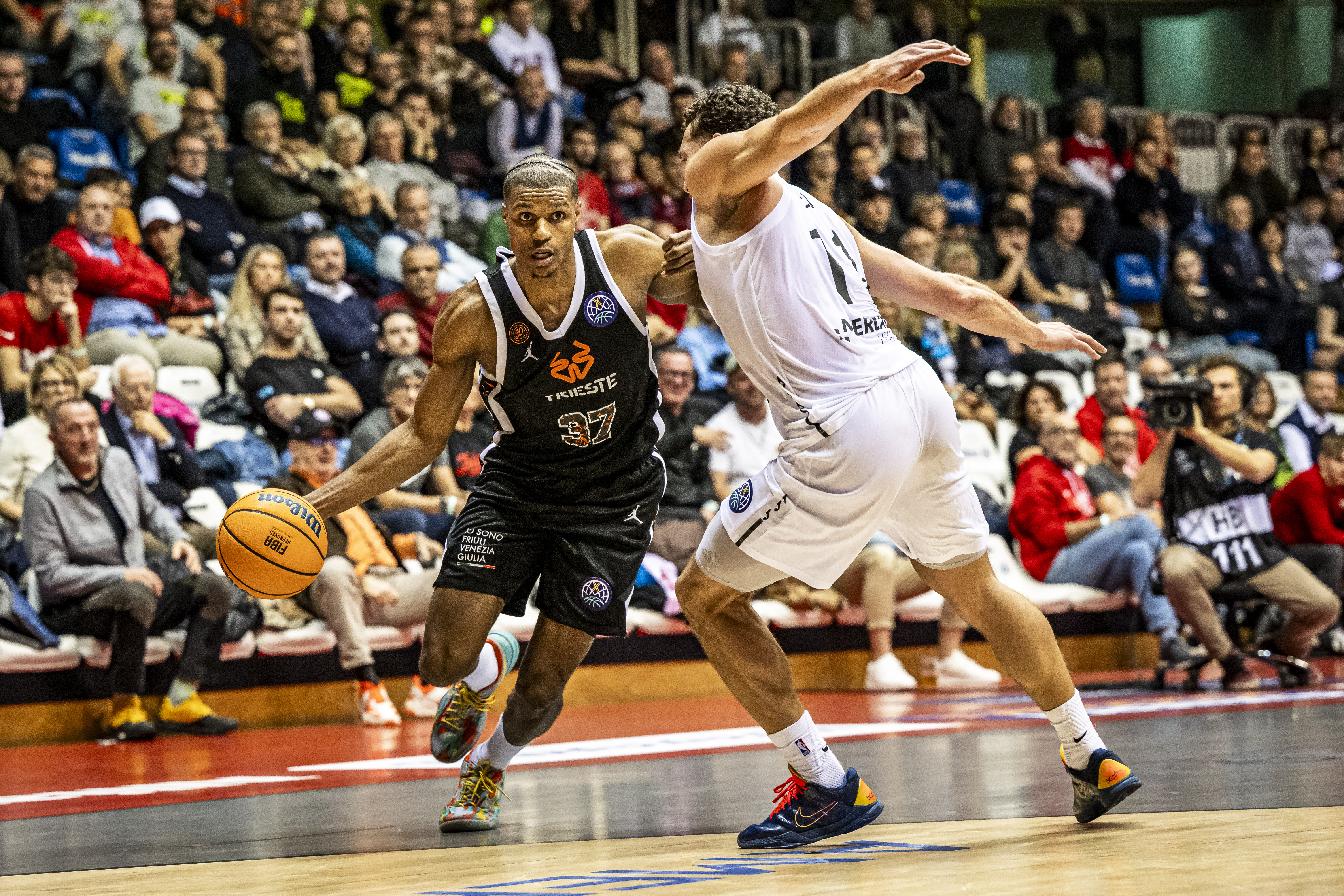 Pallacanestro Trieste vs NHSZ-Szolnoki Olajbanyasz - Play-ins