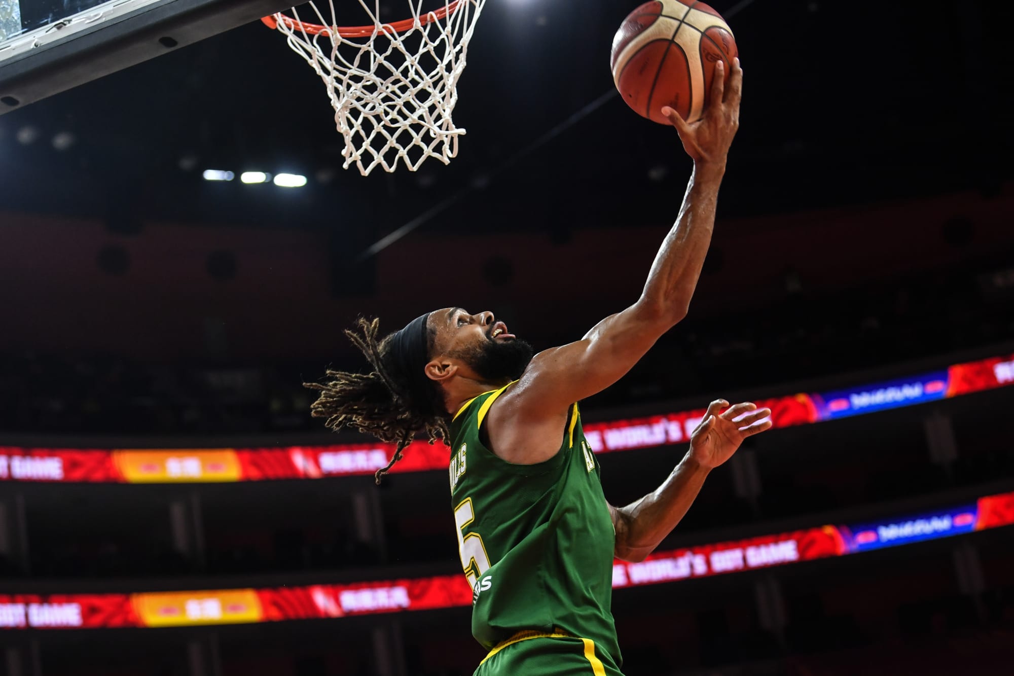 Vintage FIBA Patty scores 28 and Australia upset Serbia