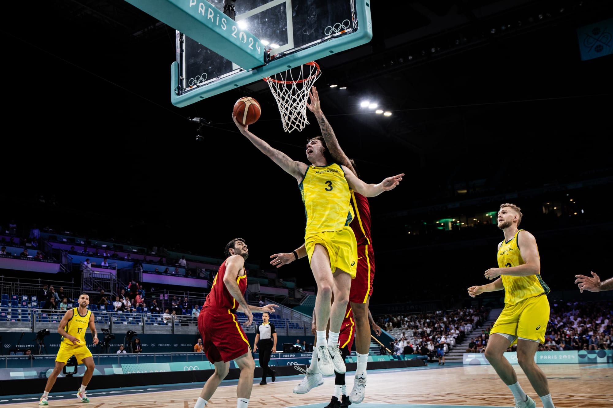 Giddey puts on a show, Australia defeat Spain in front of 27,000 fans