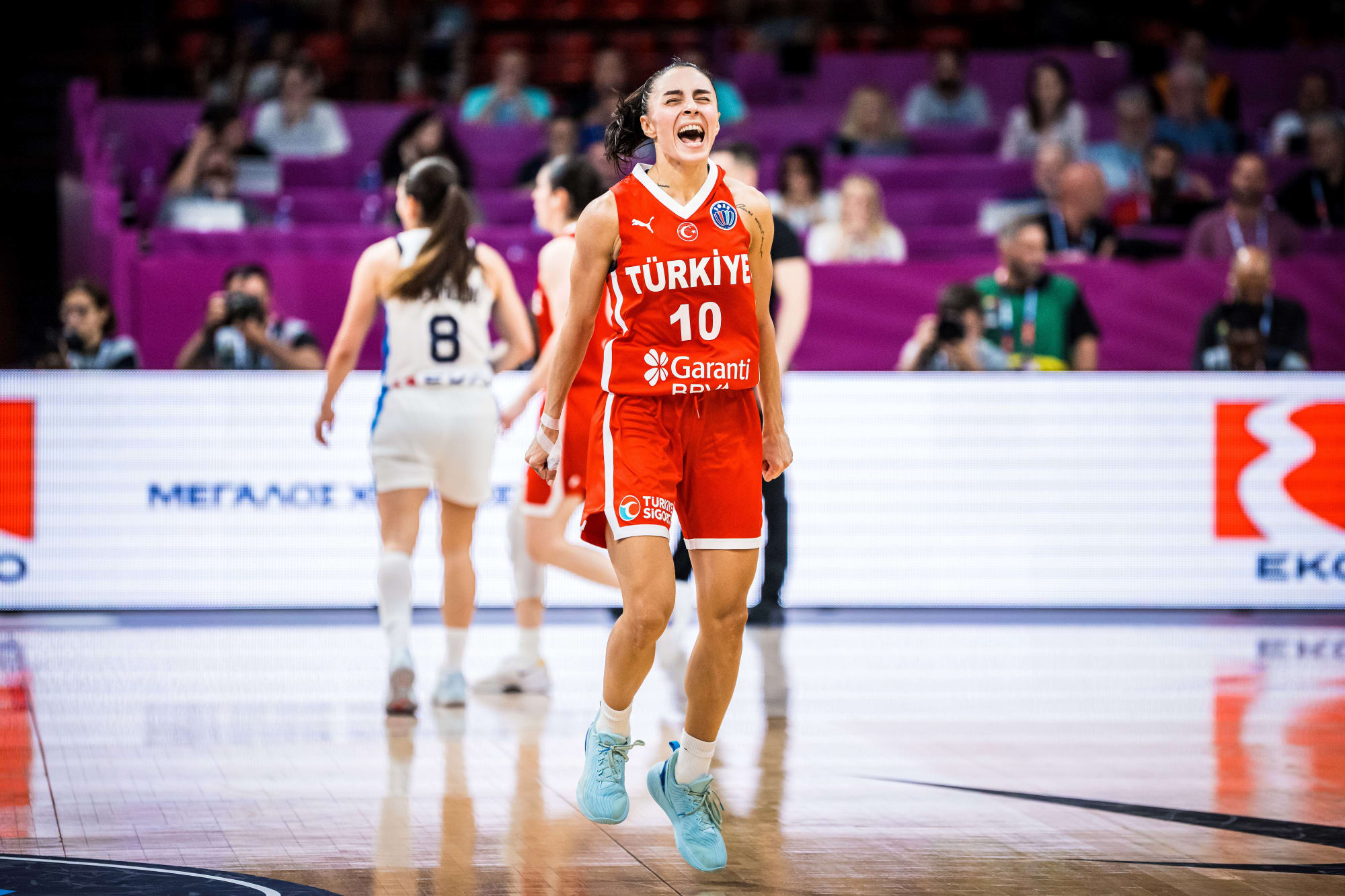 Türkiye spoil Piraeus party by beating Greece to Quarter-Finals ticket