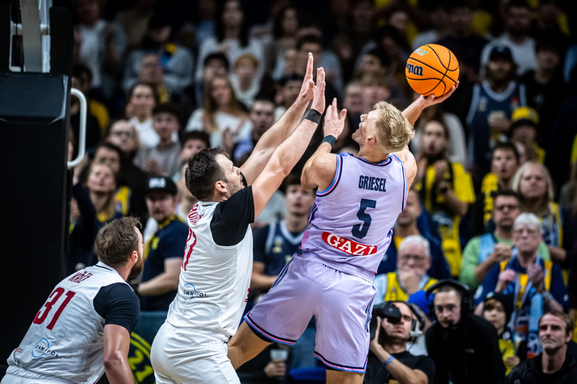 L’ALBA BERLIN enchaîne quatre et étouffe les champions tchèques