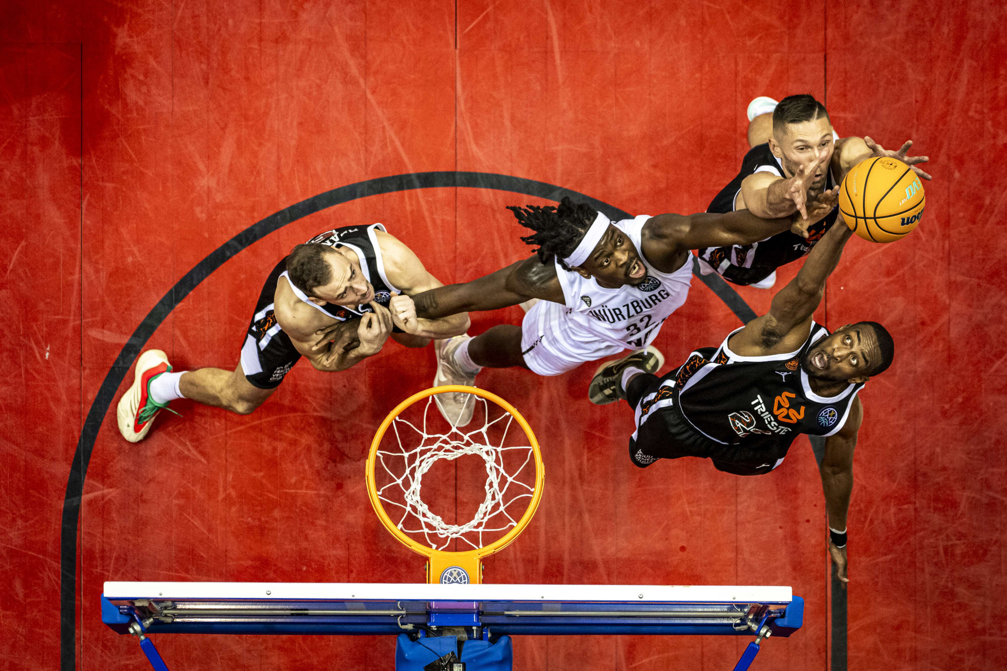 Group E: Wurzburg claim second spot with dominant win in Italy