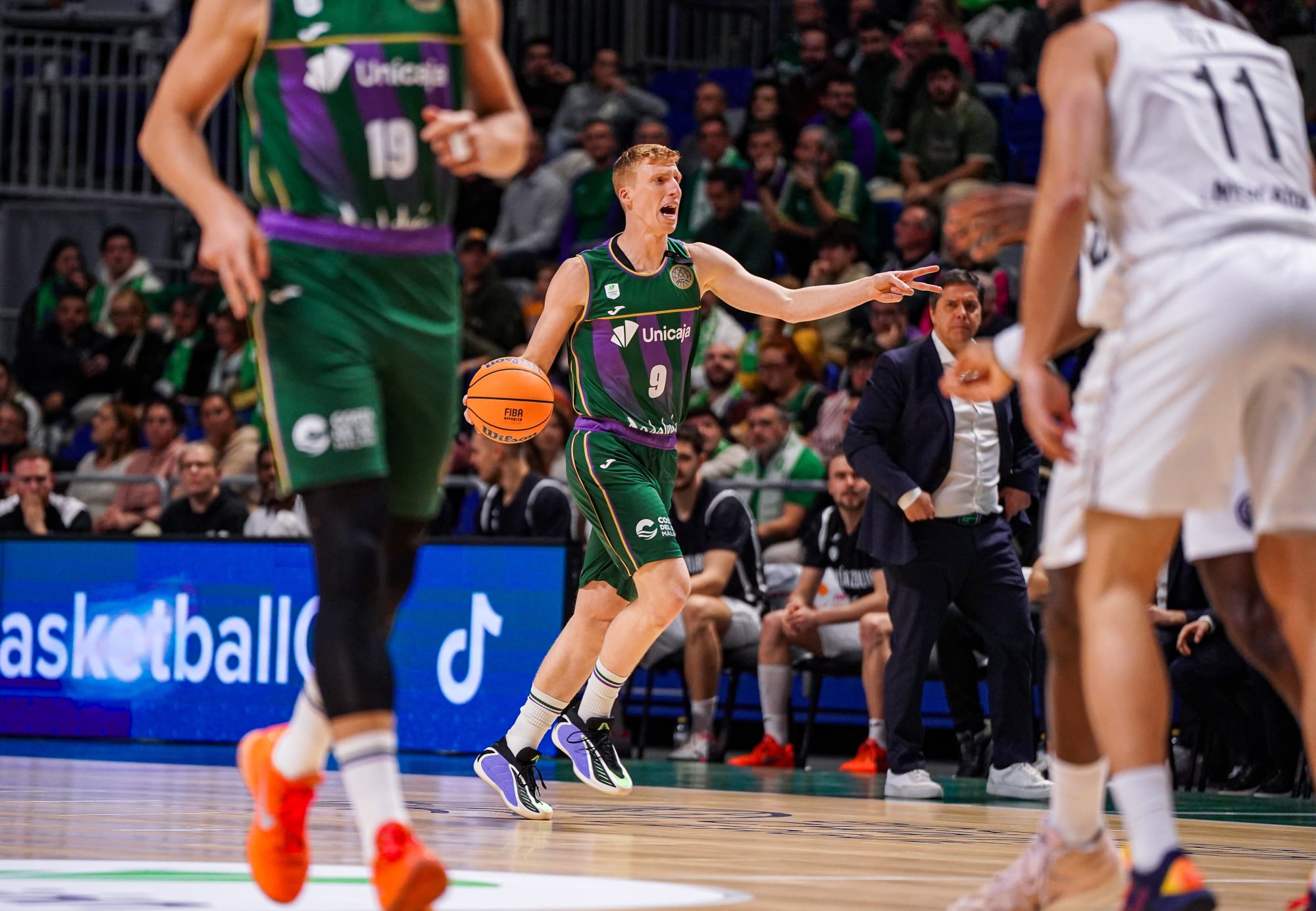 Unicaja win 14th in a row; MSB steal a road win in Istanbul