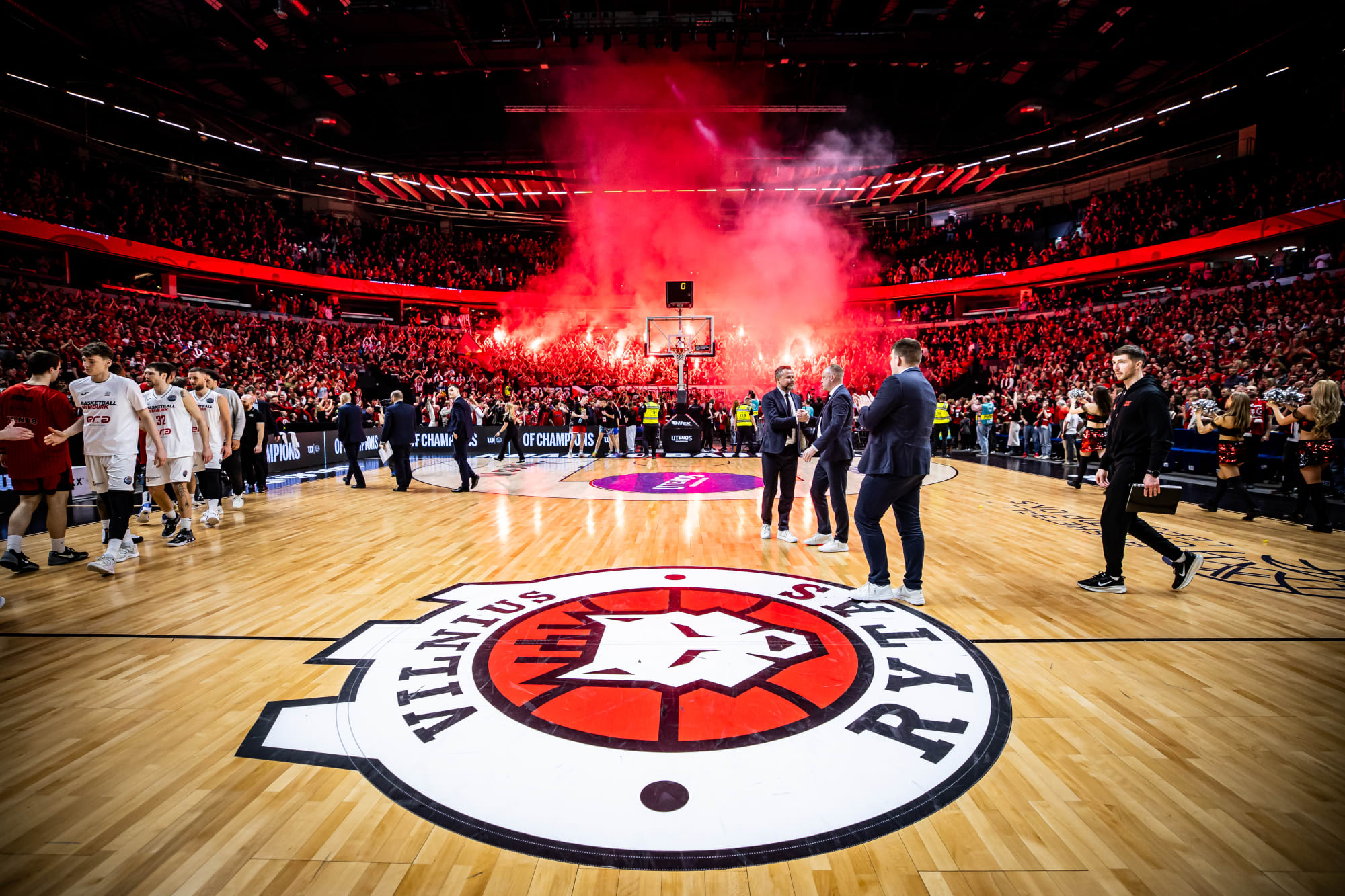 8,037 fans push Rytas to 1-0 lead