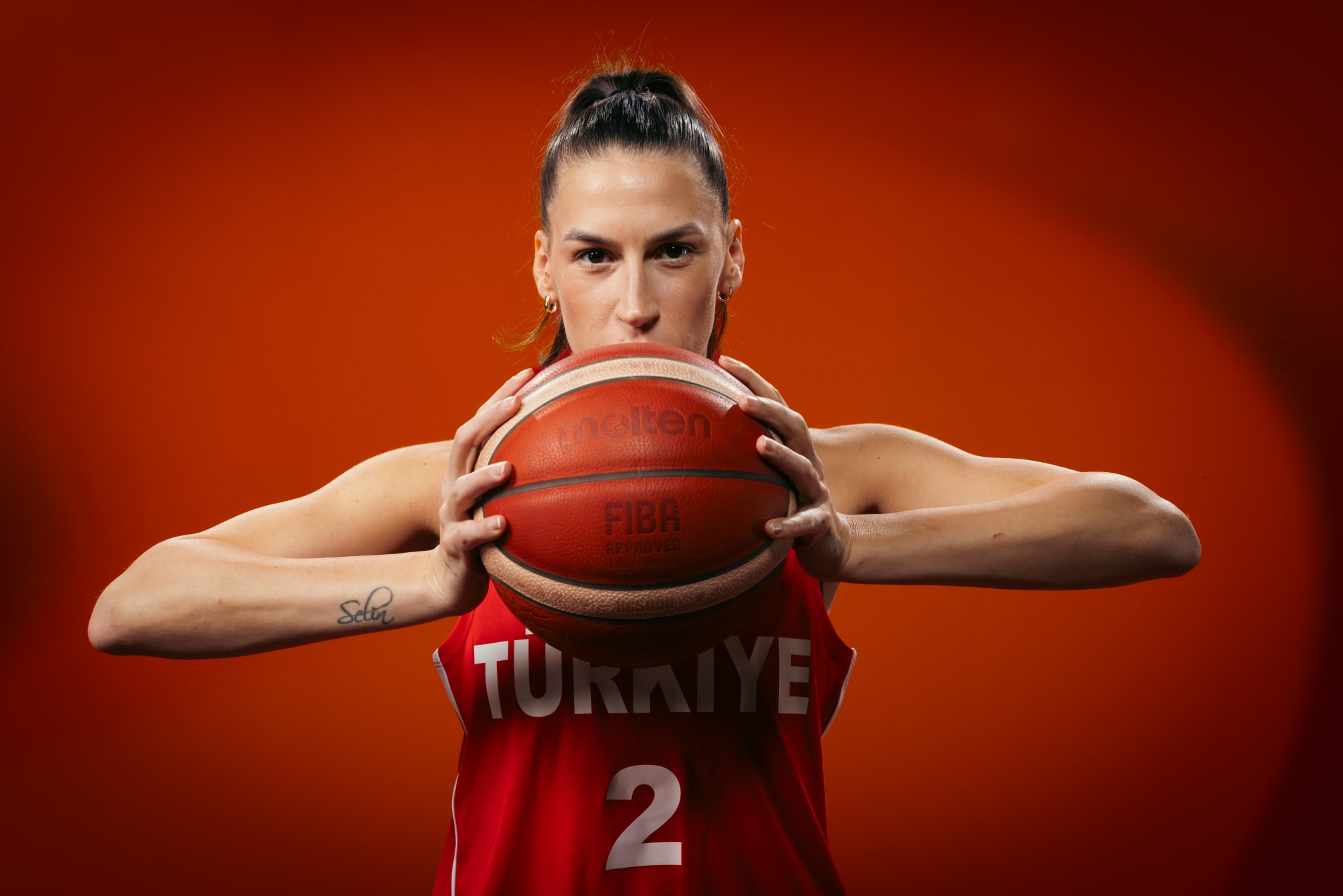 Record Twins: Sevgi Uzun matches Caitlin Clark