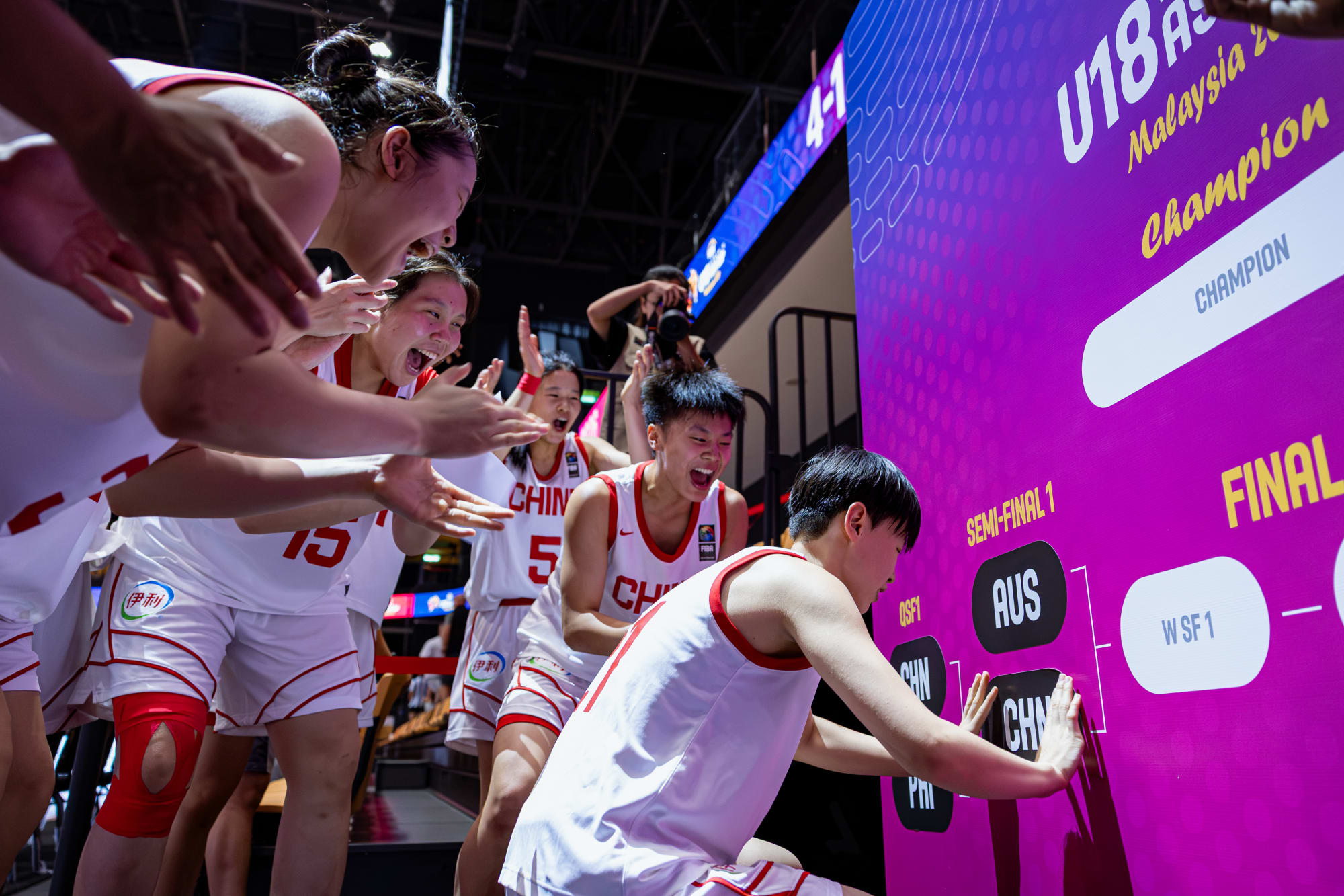 China cruise past Philippines, complete Semi-Finals cast