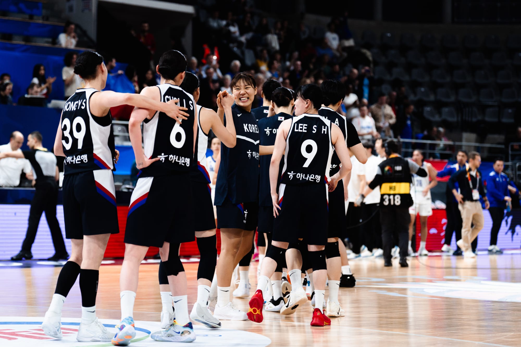Game Center Lyon-Villeurbanne: Leeseul lights out, Germany bounce back ...